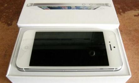 White Apple iphone 5 16gb openline Complete photo