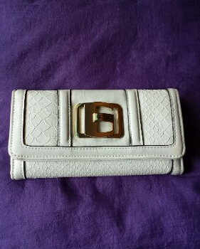 Guess Ladies wallet photo