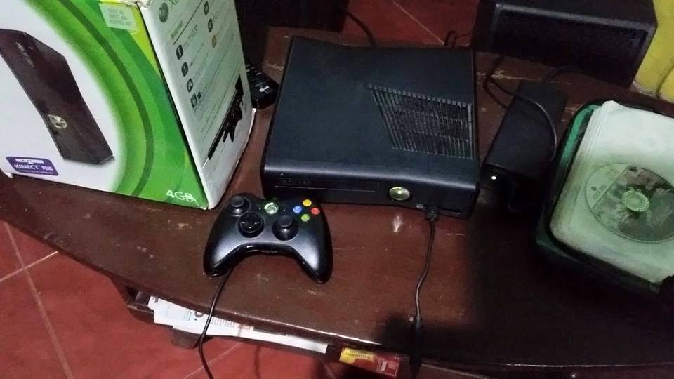 Xbox 360 Slim 4gb photo